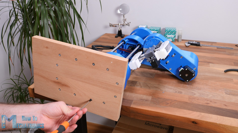 添加一块木头作为机器人的基座